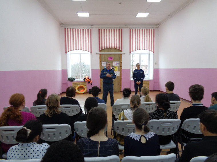 Безопасное поведение человека на воде в осеннее и зимнее время года.